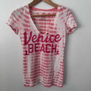 American Eagle Venice Beach graphic v neck tshirt Size Small